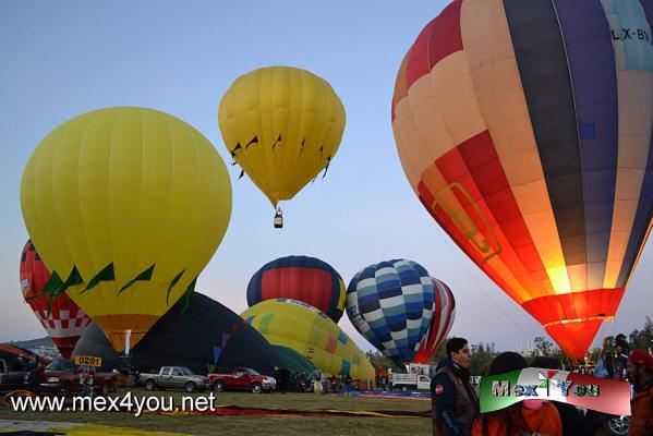   Presentan Festival Internacional del Globo en CDMX
Este año, se tendrán 10 figuras especiales volarán por primera vez en el festival. Entre las más esperadas están “Escapology”, basada en el álbum de Robbie Williams, “Capitán Cavernícola” de Brasil, y “Swiss Cow Blüemli” de Suiza.



Text and Photo by: Yanín Ramírez
Keywords: festival internacional globo guanajato globos aerostaticos