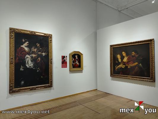 Exposición Historia Cultural del Color 
En la Edad Media los colores sagrados fueron aquellos que tenían mayor luminosidad dentro de las escalas cromáticas como el oro y el blanco, pues emanaban de Dios (Dios es luz). 

Text and Photo by: Yanín Ramírez
Keywords: museo nacional san carlos exposición historia cultural color revolución industrial