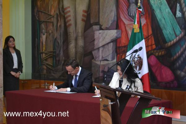MÃ©xico y HungrÃ­a firman acuerdo para la restauraciÃ³n de patrimonio mexicano (01-05)
El 09 de abril del 2019, se firmo un acuerdo entre MÃ©xico y HungrÃ­a, con los presentes la Secretaria de Cultura, Alejandra Frausto Guerrero, y el Ministro de Asuntos Exteriores y de Comercio de HungrÃ­a, Sr. PÃ©ter SzijjÃ¡rtÃ³. 

En el Palacio de Bellas Artes siendo este una colaboraciÃ³n mexicana-hÃºngara, el diseÃ±o del edificio del  arquitecto hÃºngaro GÃ©za MarÃ³ti.  

Text and Photo by: YanÃ­n RamÃ­rez
Keywords: mÃ©xico hungrÃ­a sismo reservas naturales patrimonio cultural mÃ©xico Antiguo Convento de la Natividad