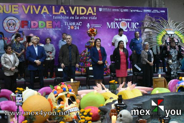 Festival Internacional día Muertos Tláhuac 2024
Del 28 de octubre al 2 de noviembre, se podrán comprar flores, visitar ofrendas, catrinas monumentales, panteones, así como saborear pan muerto y una gran diversidad de deliciosos platillos típicos, además de escuchar música y admirar bailable, como parte del programa cultural del Festival.

Text and Photo by: Yanín Ramírez
Keywords: mixquic dia muertos tláhuac muertes calacas