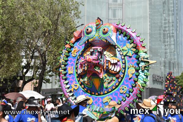 Desfile Monumentales de Alebrijes 2024
A las 12:00 hrs se dio cita unos seres de gran colorido llamados "Alebrijes" y en esta edición 2024 desfilaron  más de 200 criaturas con una ruta de partida del Zócalo capitalino hasta el Angel de la Independencia.


Text and Photo by: Yanín Ramírez
Keywords: alerijes monumentales museo arte popular cartoneroia