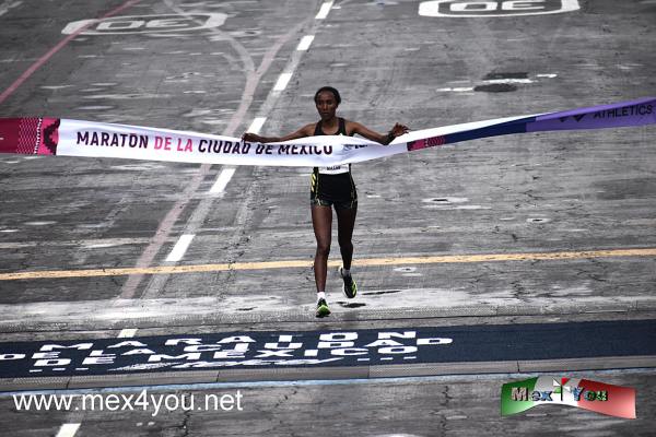Maratón Internacional de la CDMX 42 km 2022 (02-05)
La etíope Amane Beriso Shankule fue la ganadora del Maratón de la Ciudad de México, luego de terminar el recorrido que partió en Ciudad Universitaria y terminó en el Zócalo con un tiempo de 02 horas, 25 minutos y 04 segundos, marca que le permitió romper el récord de la carrera capitalina y de la ruta actual, que se encontraba en 02:27:22.

Por su parte, el keniata Edwin Kiprop Kiptoo logró romper el récord de ruta al establecer un tiempo de 02:10:48, superando el anterior de 2 horas, 12 minutos y 50 segundos; el récord histórico se mantuvo en 02:10:38.



Text & Photo by: Antonio Pacheco
Keywords: Maratón Internacional CDMX 42 km 2022 marathon international