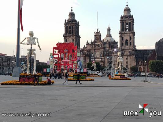 Ofrenda Monumental de Día de Muertos 
El día de hoy a las 19:00 horas en la Plancha del Zocalo Capitalino se inauguro la Ofrenda Monumental de Día de Muertos e Iuminación temática, con la asistencia de autoridades capitalinas encabezadas por la Jefa de Gobierno Clara Brugada Molina.


Text and Photo by: Yanín Ramírez
Keywords: ofrenda monumental dia muertos pan de muerto zocalo iluminado calacas cartoneria