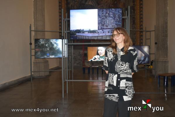 Las violencias, el género y la masculinidad en el Laboratorio Arte Alameda (01-02)
Una video instalación en seis canales con sonido que presentan su éréctiva como mujer extranjera en una tierra contradictoria, explorando el video como herramienta de evidencia y denuncia. 

Seis videos de diálogos grabados entre 2016 y 2022, en el camino hacia o en la ubicación de sitios relevantes en la representación de la violencia sistémica y la desaparición forzada en México.


Text and Photo by: Yanín Ramírez
Keywords: laboratorio arte alameda exposiciones 2024