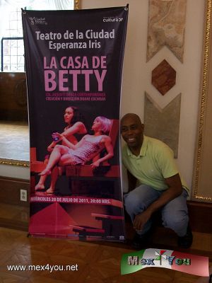 La Casa de Betty (02-02)
Keywords: casa betty teatro ciudad esperanza iris 