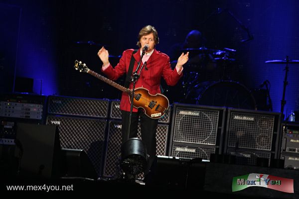 Paul McCartney en el ZÃ³calo  GALERIA (04-11)
Keywords: paul mccartney zocalo concierto concerto concert ciudad mexico dia madres